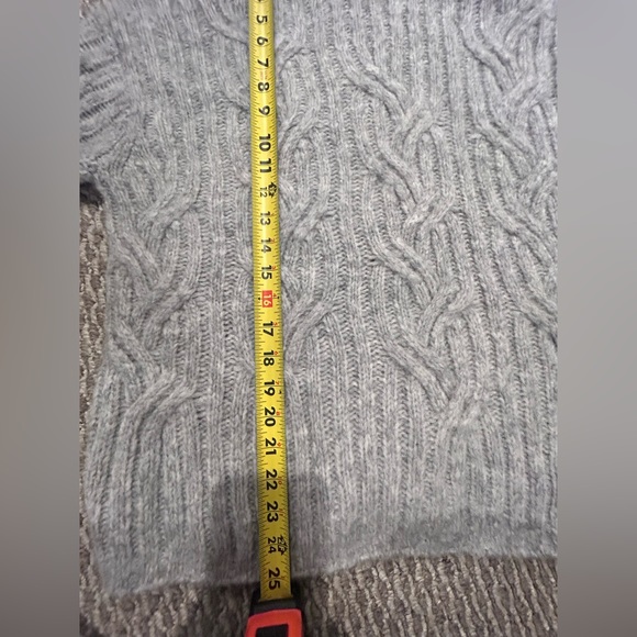 VINCE
Women's Mirrored Cable Turtleneck. EUC. - Picture 6 of 8